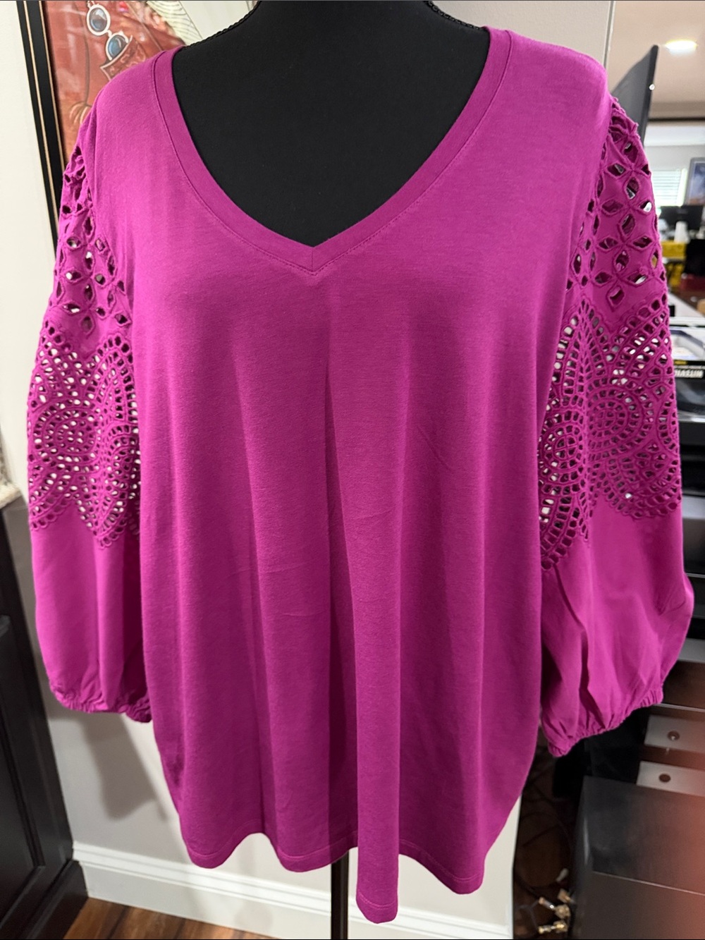 Chicos Women's V-Neck Fuchsia eyelet/cutout Sleeve Top size 3 (XL)